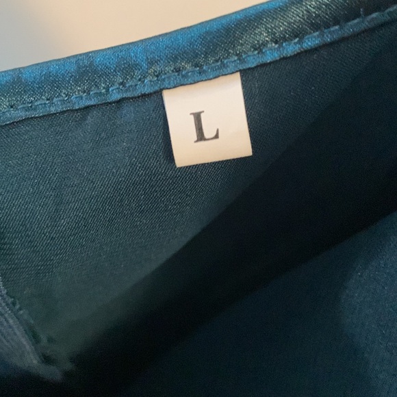 Emerald satin style dress - Picture 4 of 4